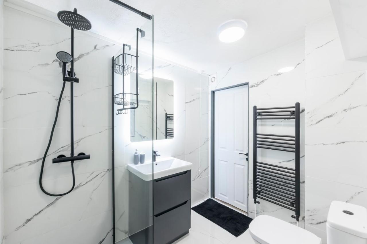 Seafront Apartment With Balcony, Parking And Sea Views アベリストウィス エクステリア 写真