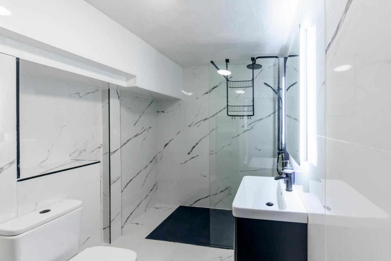 Seafront Apartment With Balcony, Parking And Sea Views アベリストウィス エクステリア 写真