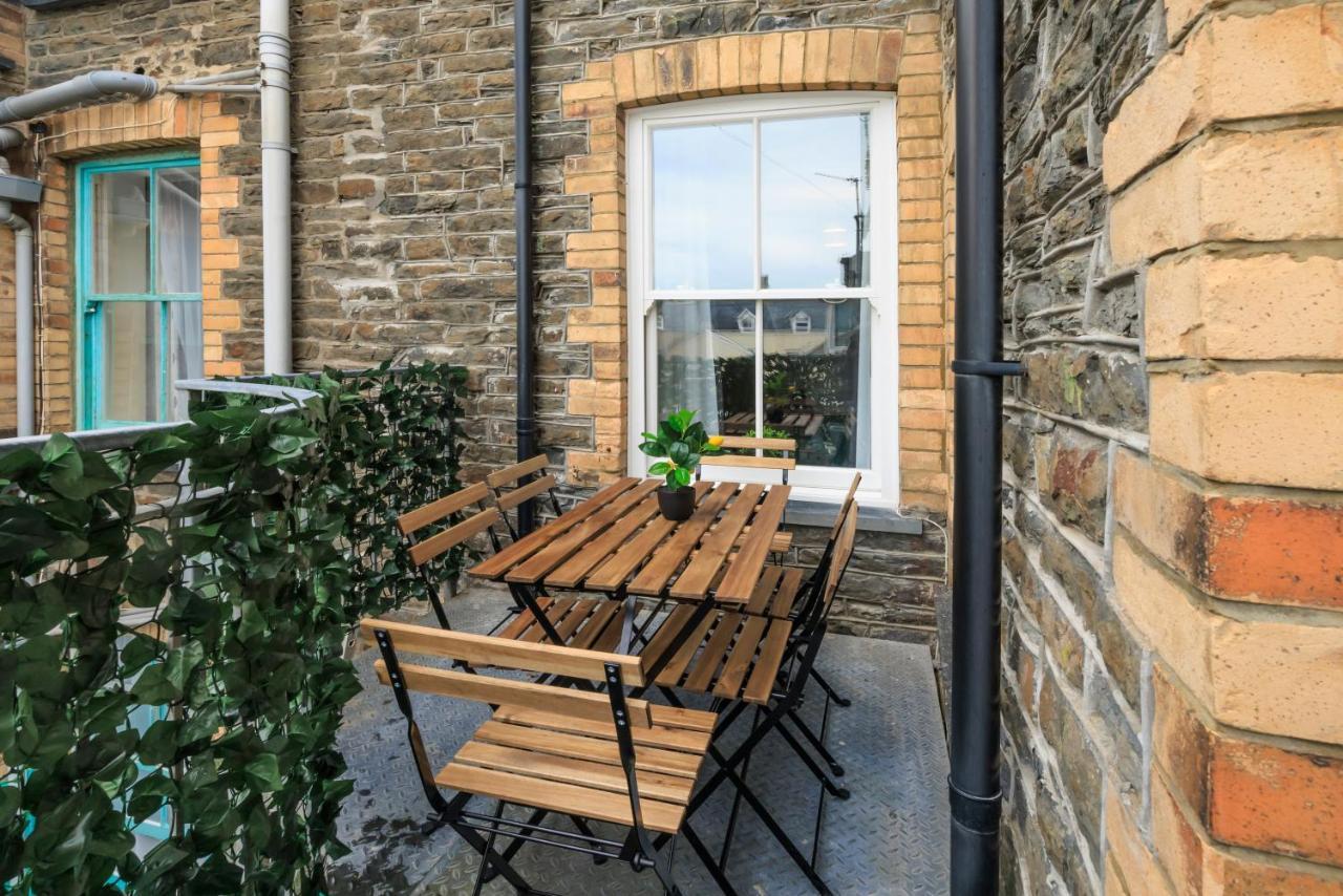 Seafront Apartment With Balcony, Parking And Sea Views アベリストウィス エクステリア 写真